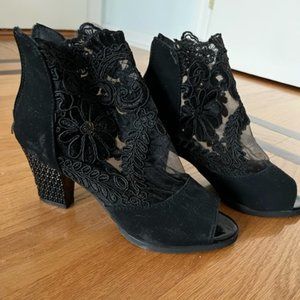 Women's Shoes 38  Euro size, 7.5 US